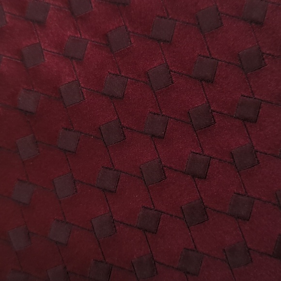 Donna Karan New York Men's Maroon Tie Italian Silk Made in the USA - Picture 6 of 6